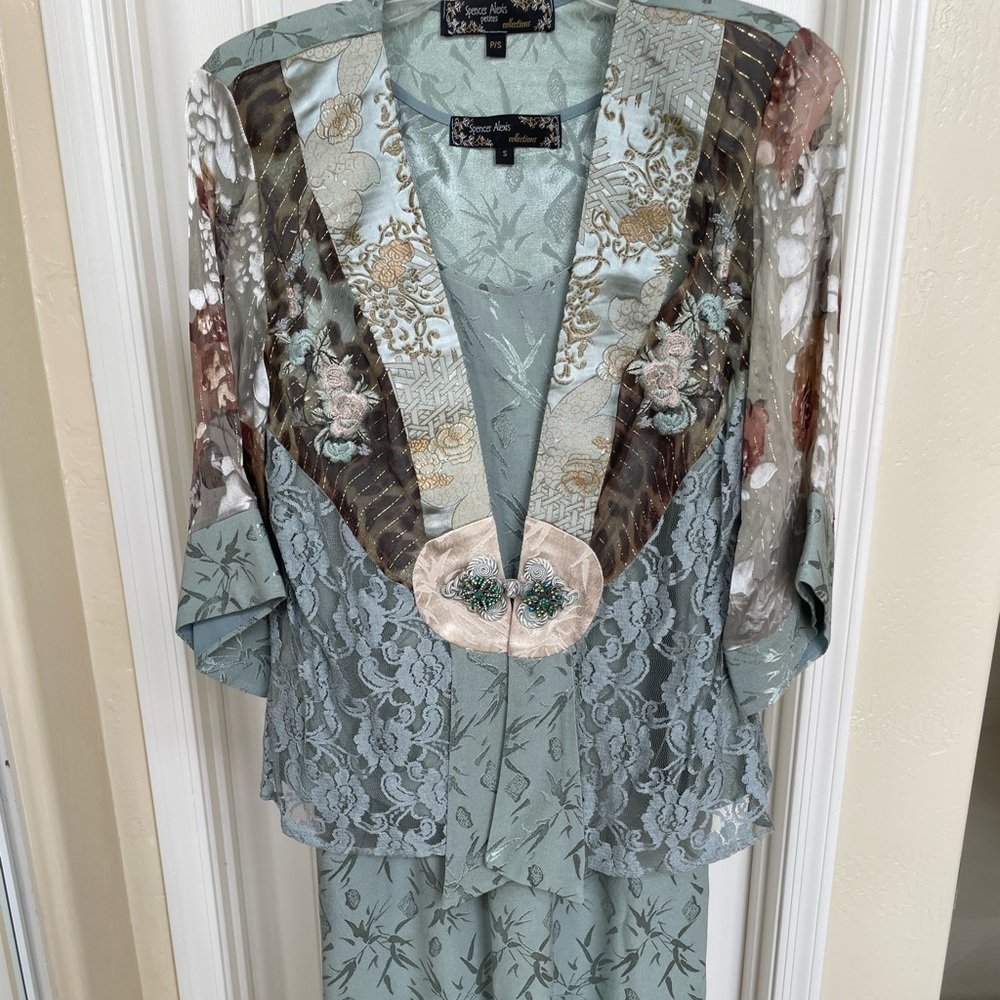 Spencer Lewis 3 piece dressy set .